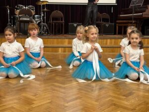 WOŚP. WYSTĘP ARTYSTYCZNY DZIECI Z GR. MYSZKI I TYGRYSKI